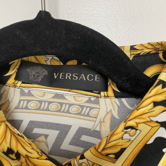 Versace - Picture 4 of 5